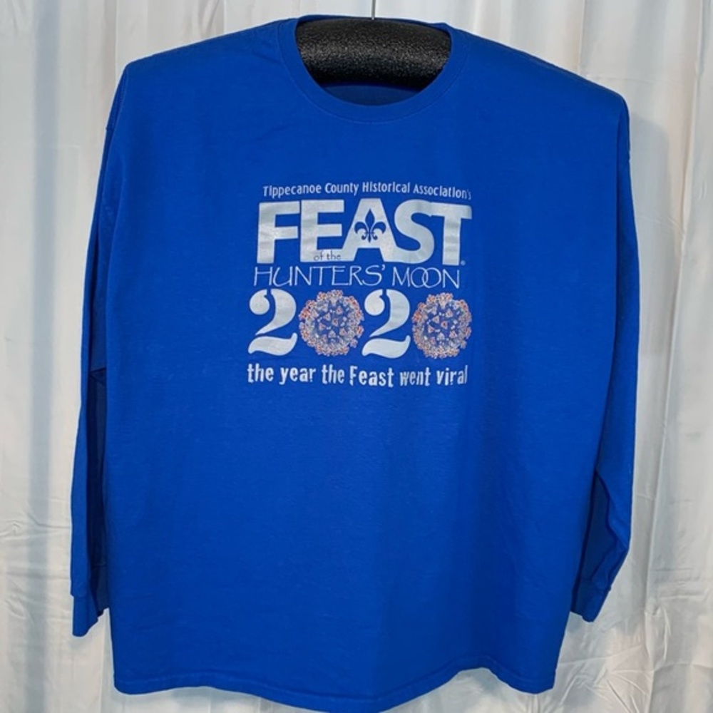 Gildan blue long sleeve tee shirt.